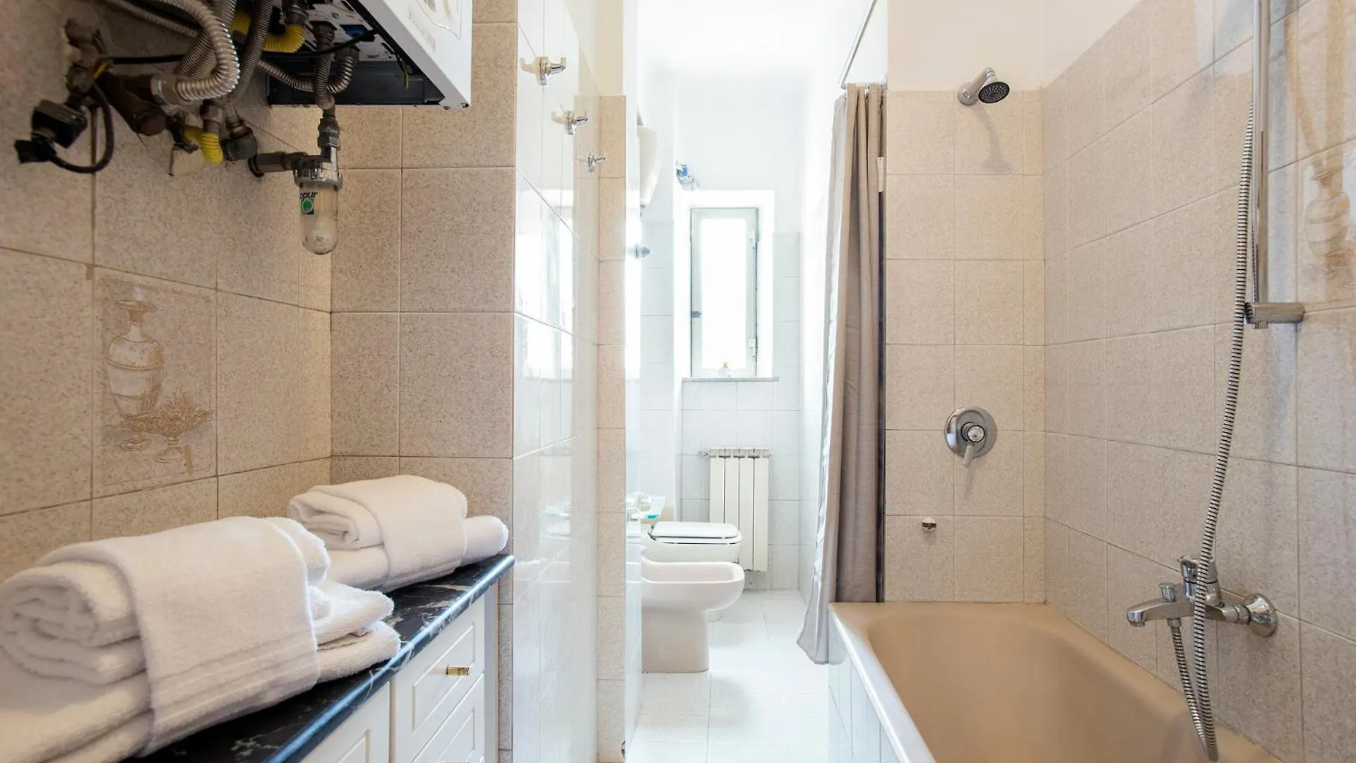 רומא Paramount Penthouse 0*,