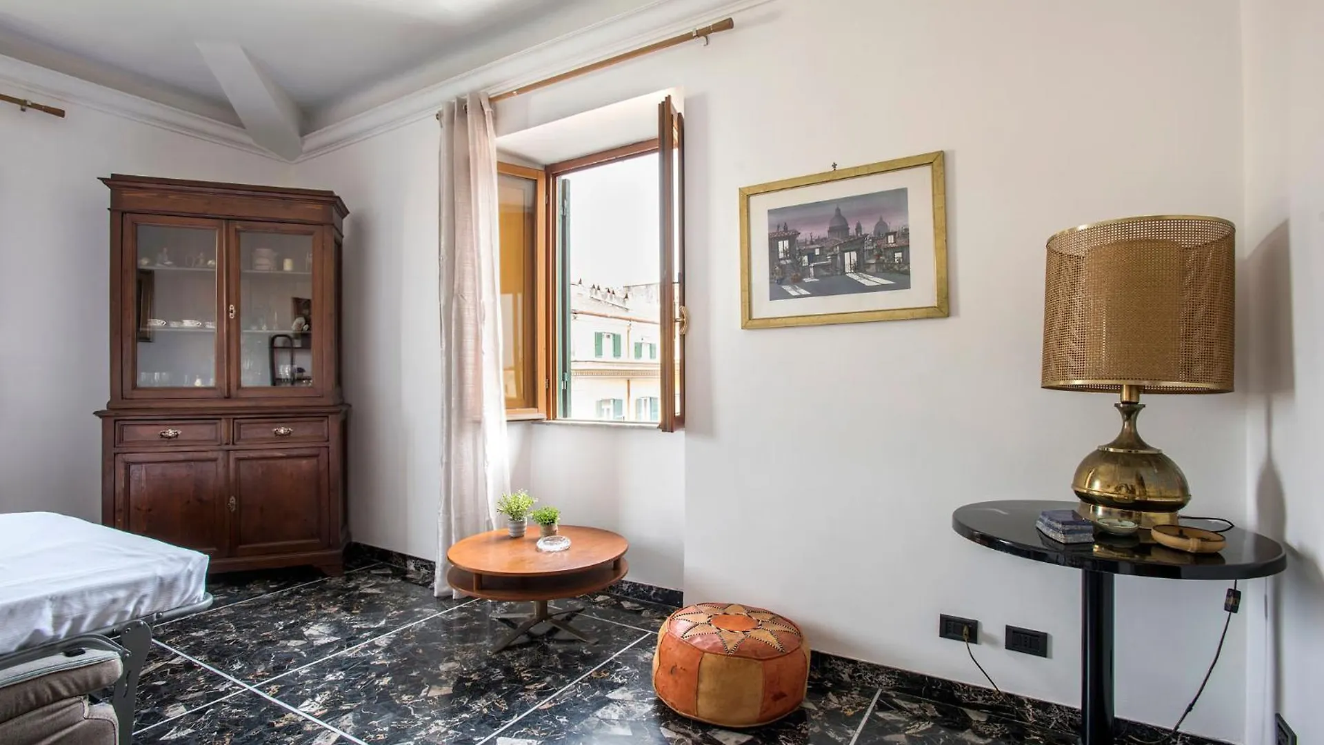 רומא Paramount Penthouse 0*,